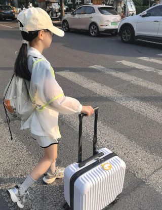 旅行的魅力为何越来越多女生选择独自出游？