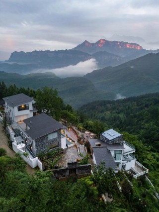 山里民宿探寻最美的自然风光，享受最舒适的居住体验