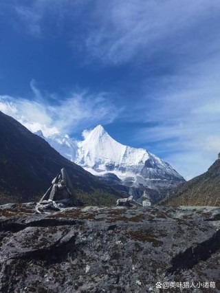 甘孜旅游文案（探索甘孜的壮美风光）